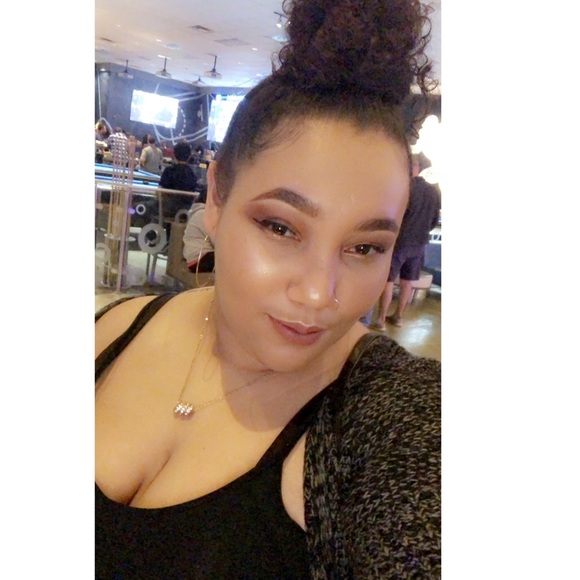 Meet your Posher, Devonie - Picture 1 of 1